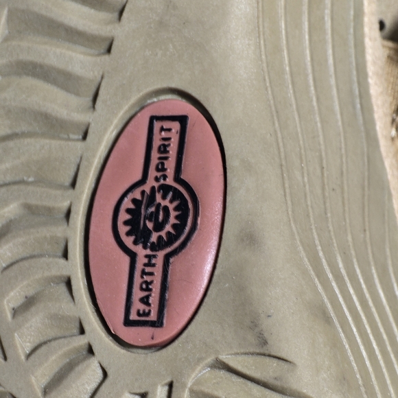 Earth Spirit Women's 8.5 Tan Sandals w/ Beaded Details In EXCELLENT CONDITION - Picture 4 of 11